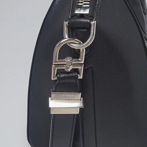 Givenchy Black Sugar Goatskin Small Antigona Bag - Picture 8 of 12